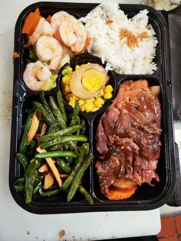 Poached shrimp with string beans Bento box with poached shrimp and carrot, white rice, boiled egg on sweet corn, dry-sauteed string beans and sliced braised beef